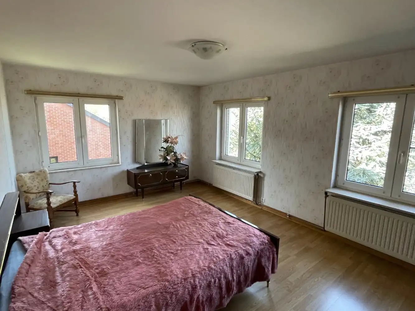 Karaktervolle vrijstaande villa met 5 slaapkamers en mooie tuin foto 14