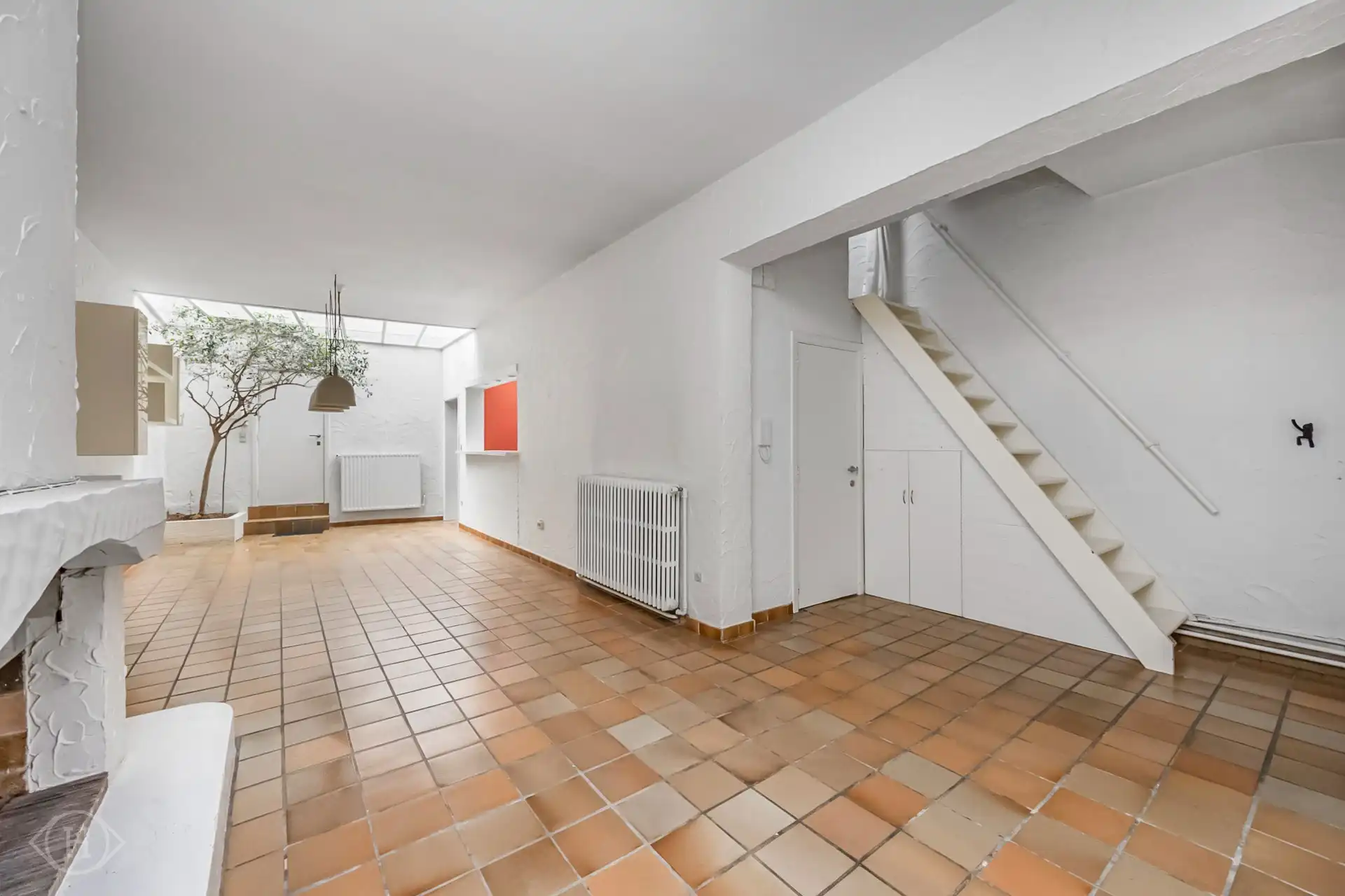 Herenhuis met vergunning voor 3 app. (+ twee garageboxen) foto 17
