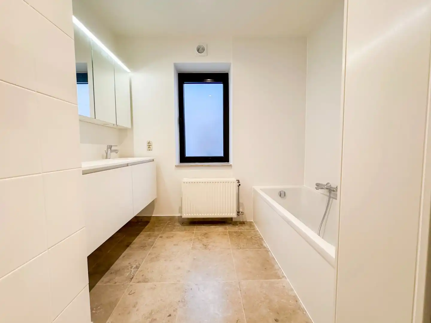 Ruim en instapklaar appartement in centrum Zottegem foto 7