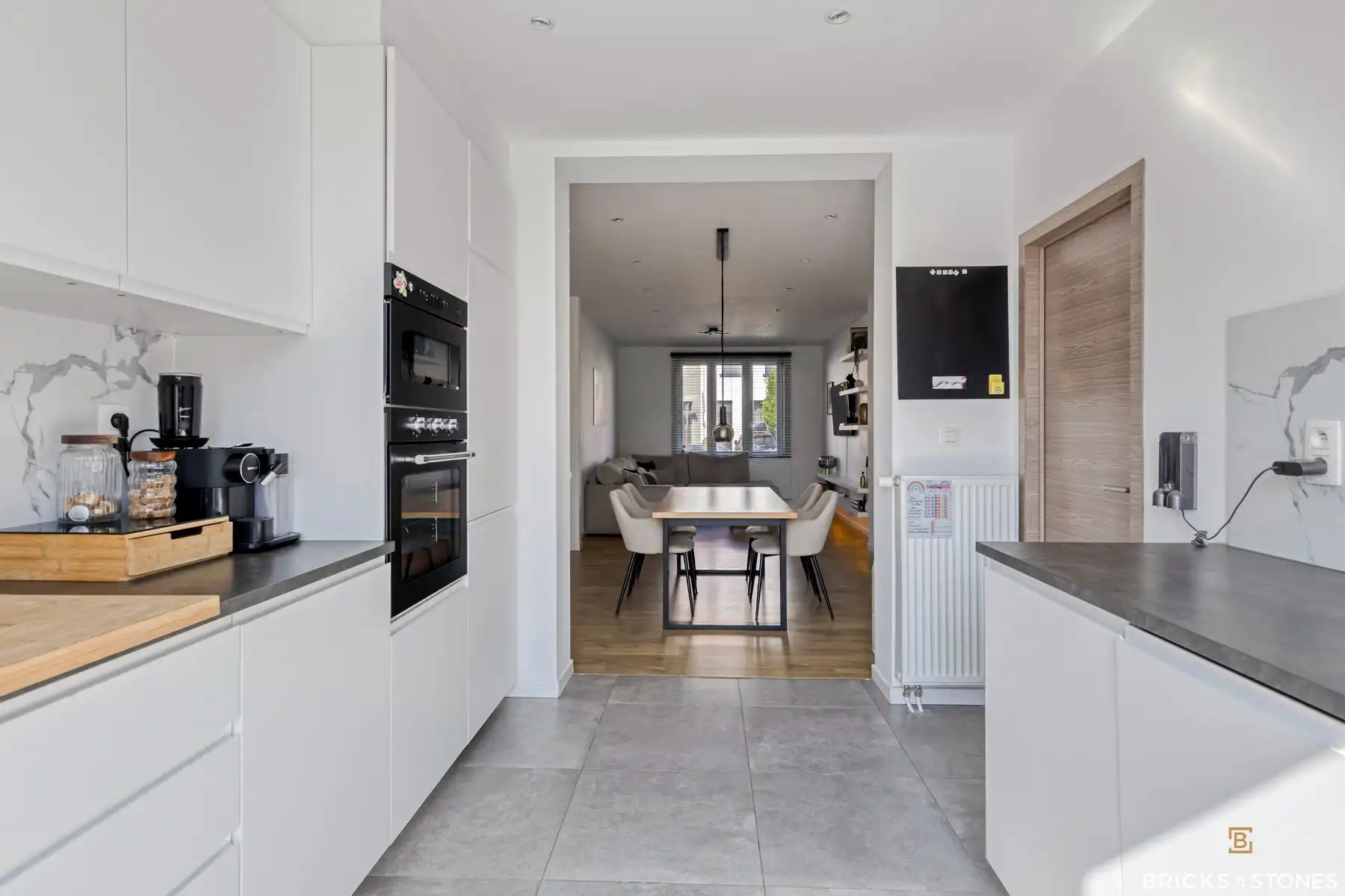 Leuke instapklare woning met 4 slpkms en tuin foto 7