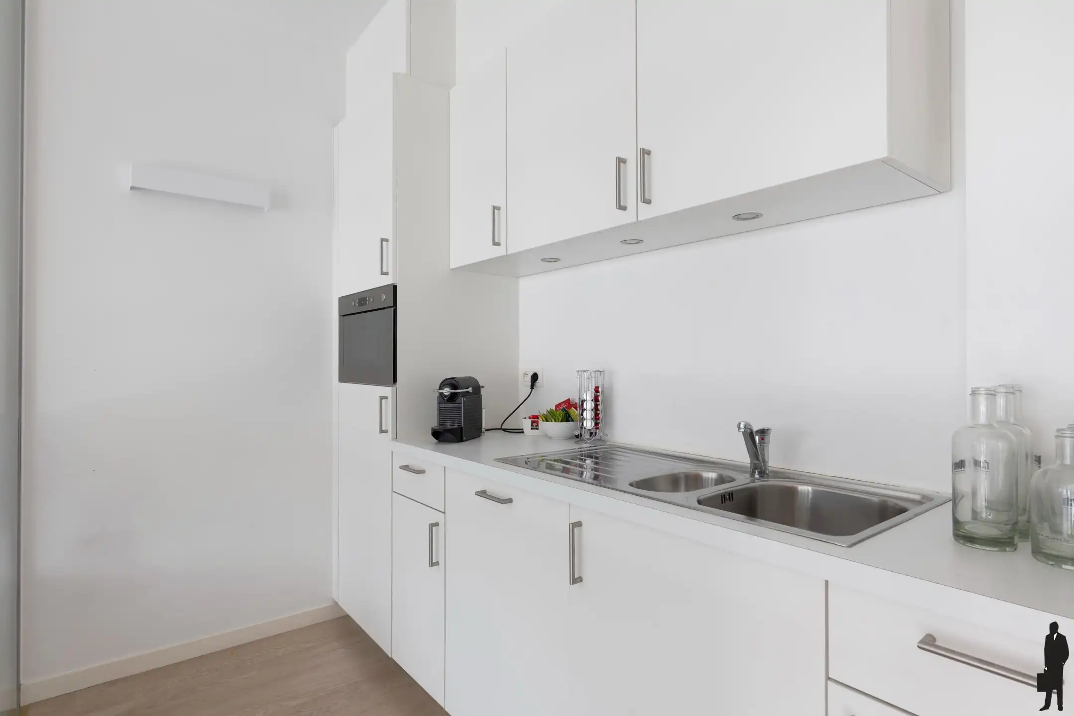 Instapklaar kantoor met terras en parking in Turnhout foto 10