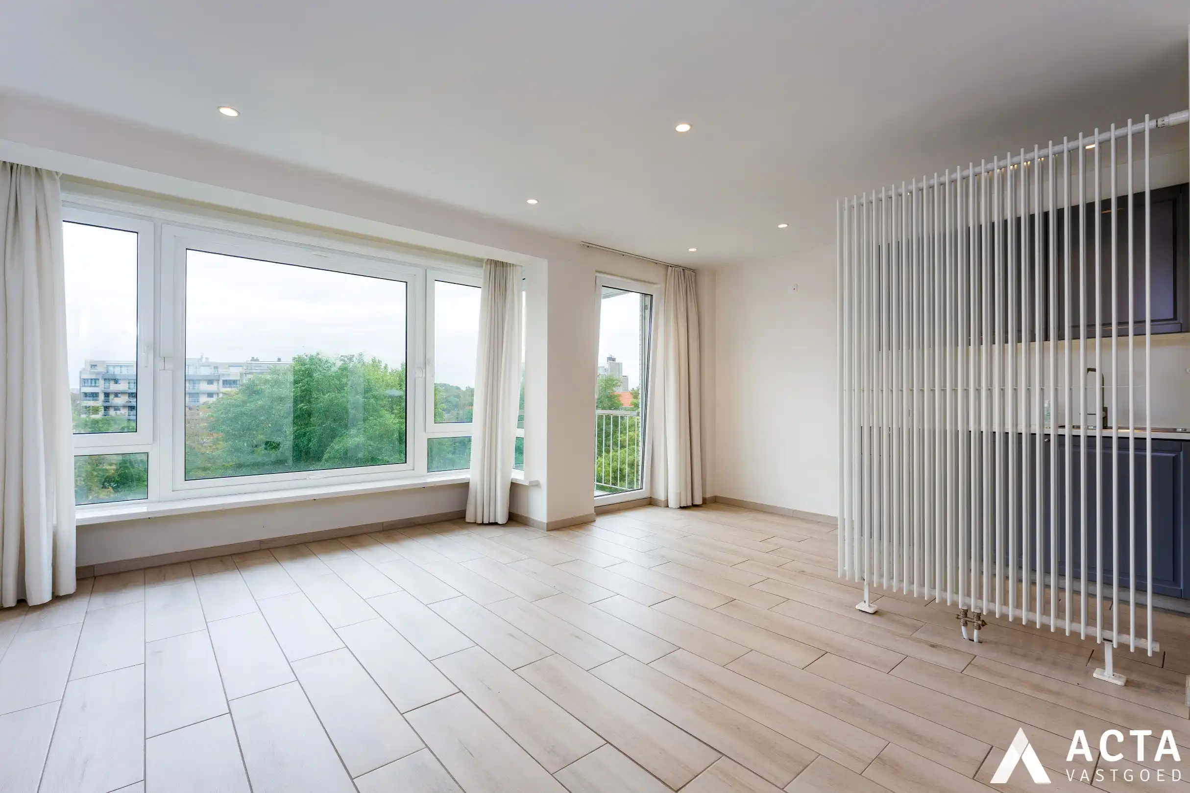 Instapklaar appartement met twee slaapkamers en parkzicht. foto 2