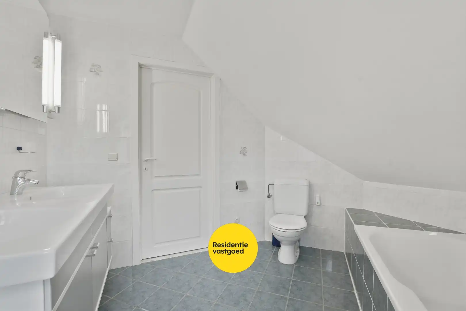 Instapklare halfopen bebouwing met 3 slaapkamers en tuin in De Haan! foto 26