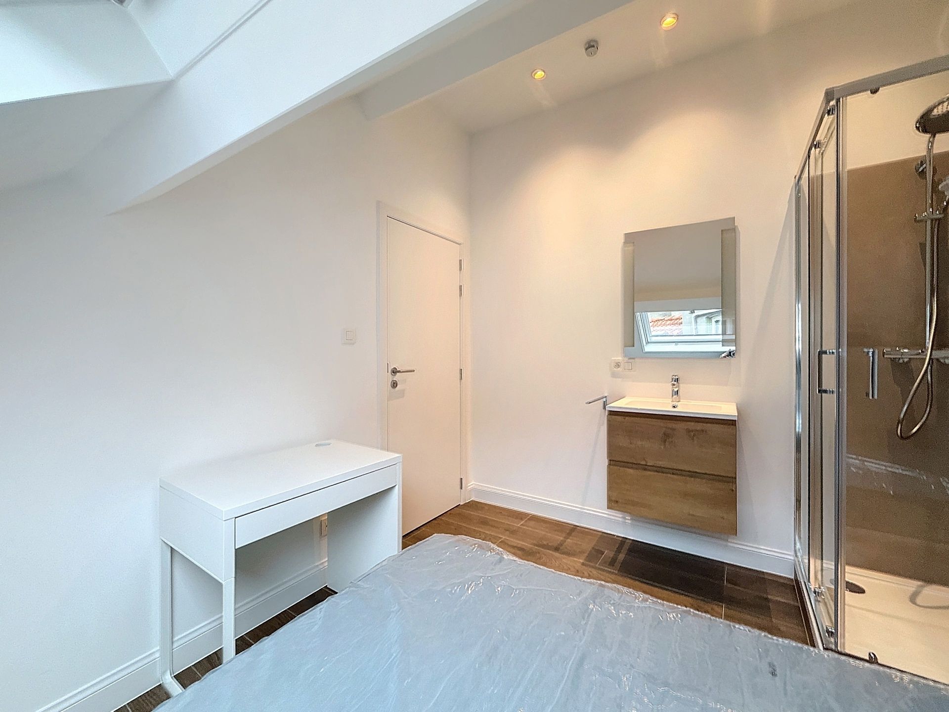 FLAGEY KAMER IN GEZELLIG GEZELSCHAP foto 5