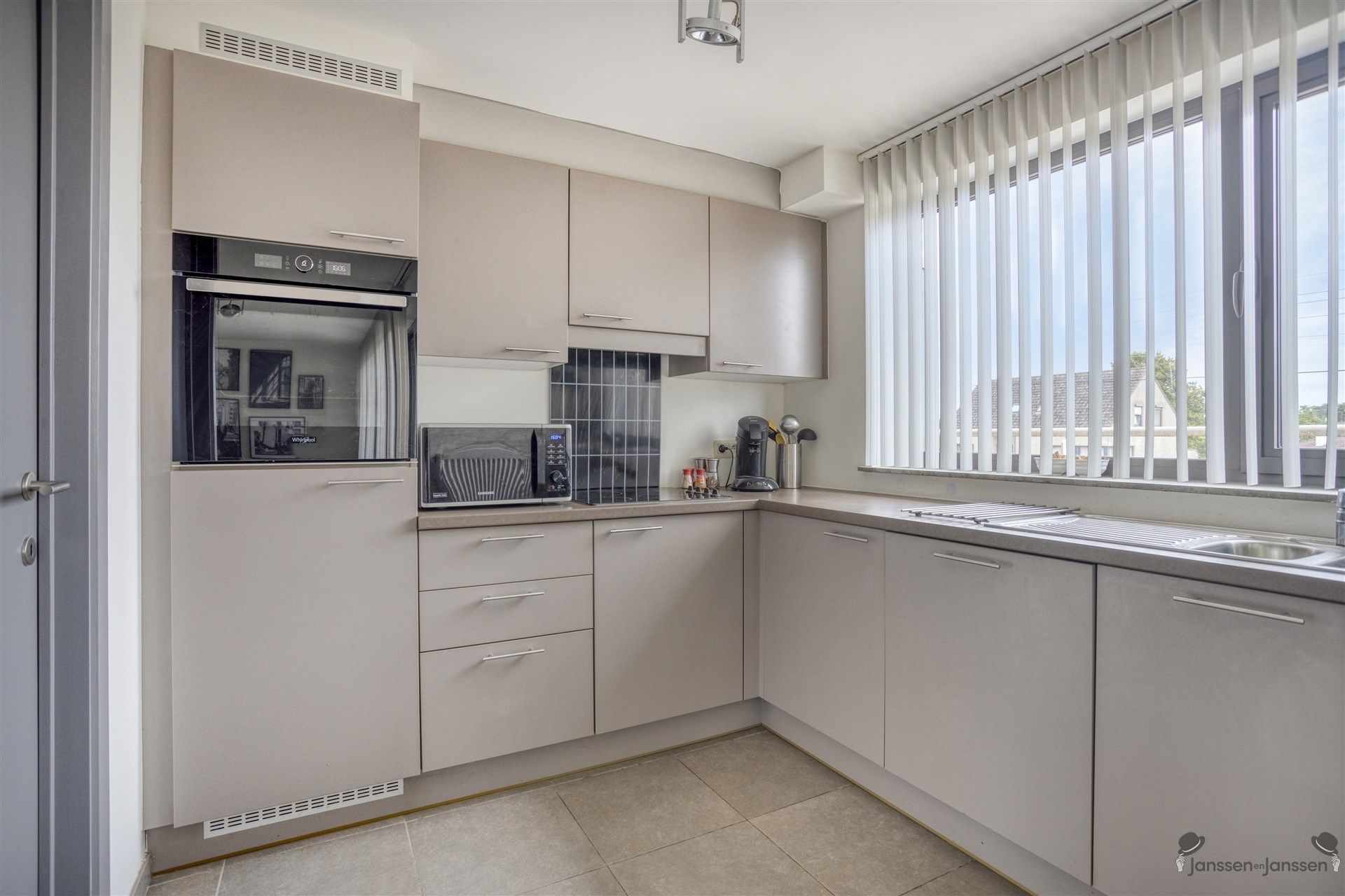 Instapklaar duplex appartement met 3 slaapkamers te Heppen (Leopoldsburg) foto 7