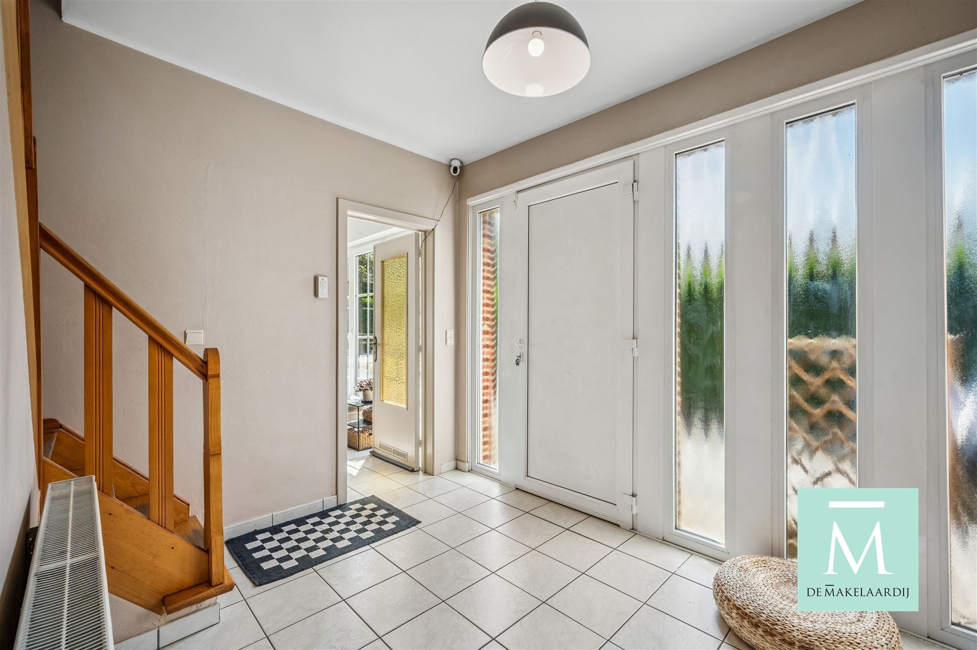 Ruime villa met aparte studio en prachtige tuin met zwembad foto 6