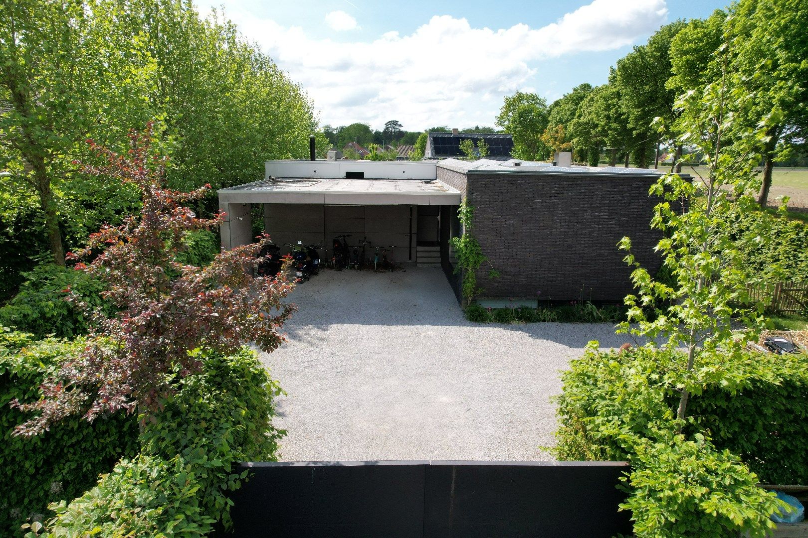 Recente en uitgebouwde villa met vijf kamers en/of praktijkruimte omgeven door het groen tussen Brugge en Oostkamp! foto 28