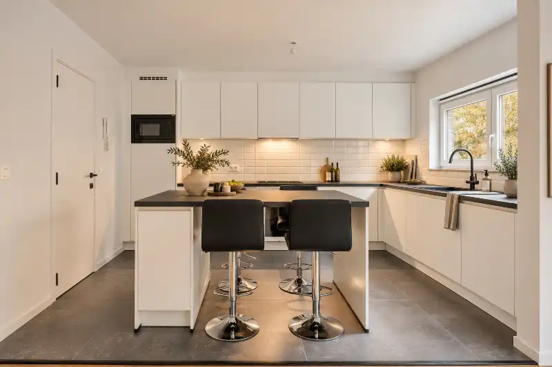 Lichtrijk en instapklaar 2-slaapkamerappartement met ruim zuidgericht terras foto 3