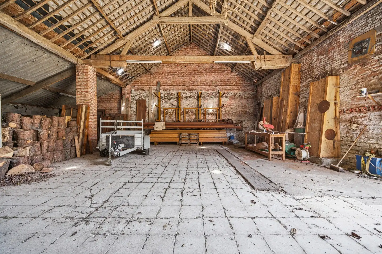 Loods met garage en tuin op ruim perceel van 827 m² foto 7
