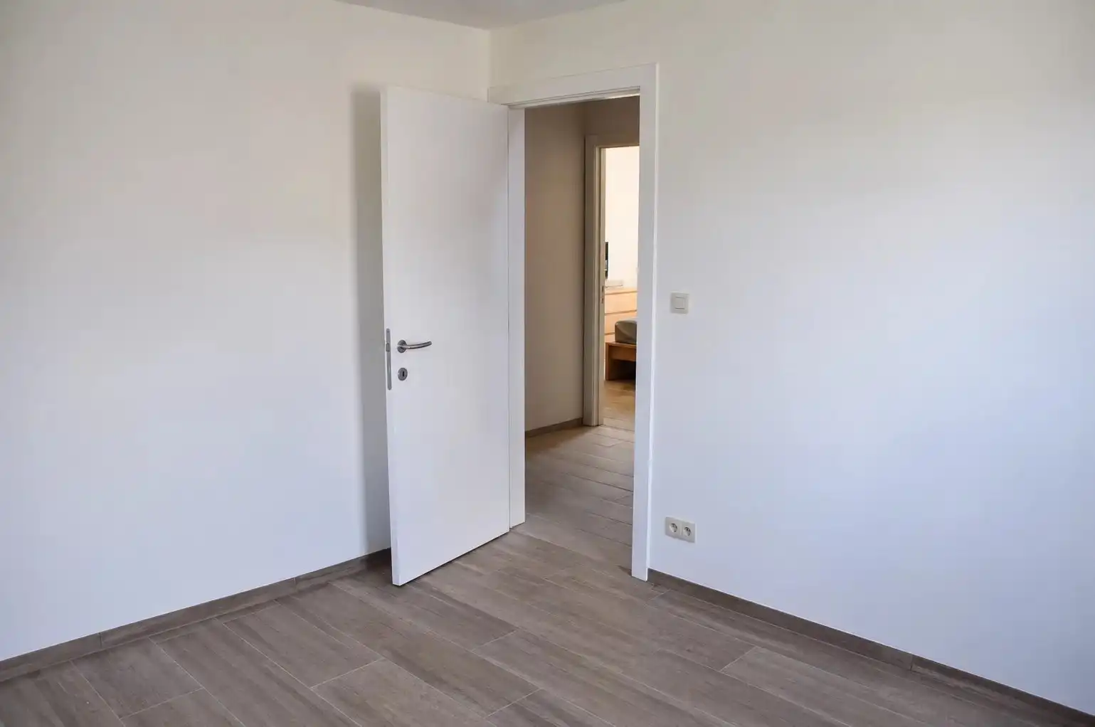 VERRASSEND RUIMEWONING MET 3 SLPK'S  MET ZONNEPANELEN OP CENTRALE LIGGING IN LUMMEN foto 20