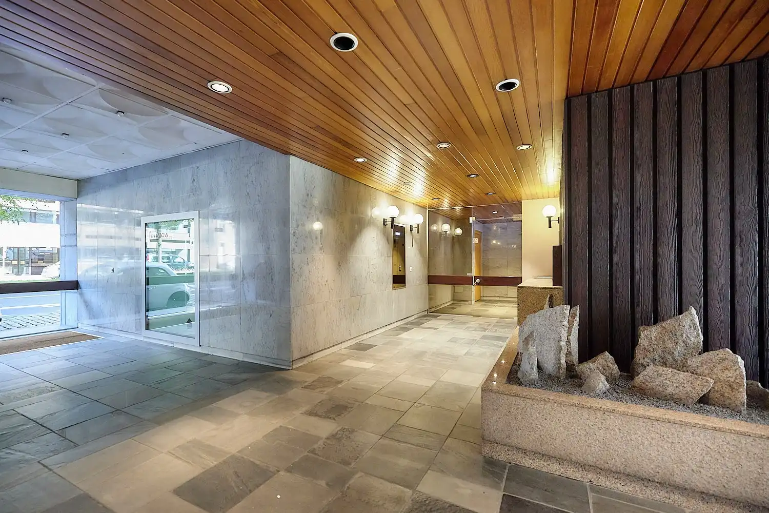 VERKOCHT. Hoogwaardig en bijzonder elegant gerenoveerd appartement met 2 terrassen foto 24