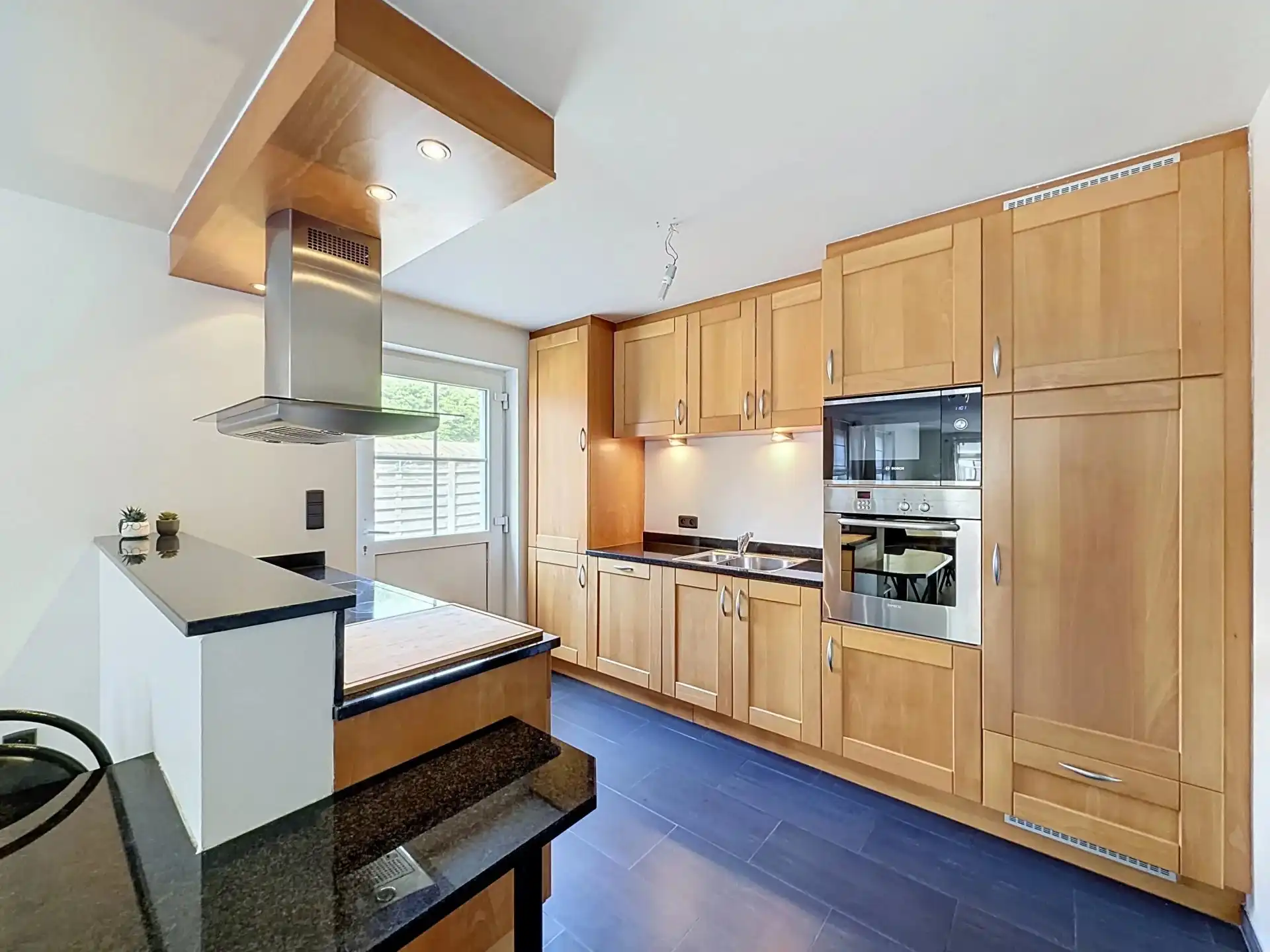 TE HUUR | Ruim gelijkvloers appartement met tuin foto 10