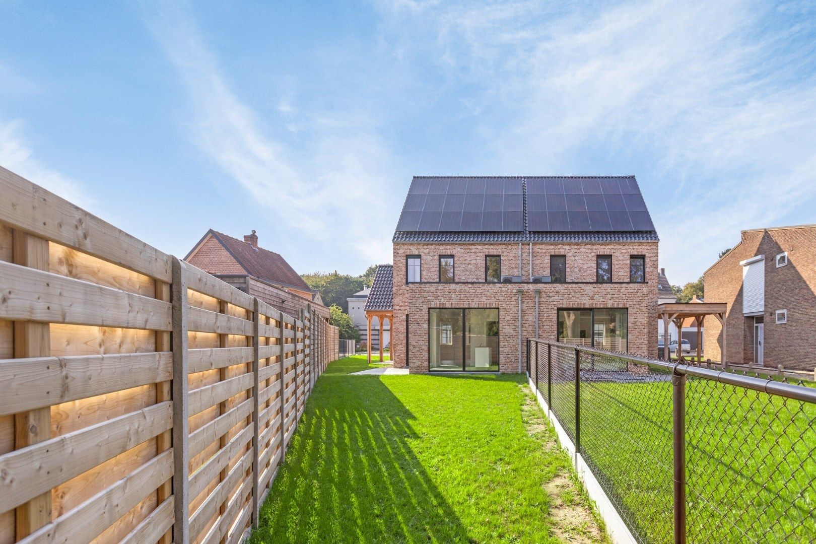 Ruime en kwalitatief afgewerkte nieuwbouw (HOB) met 3 ruime slpks op 412 m² te Olen ! foto 2