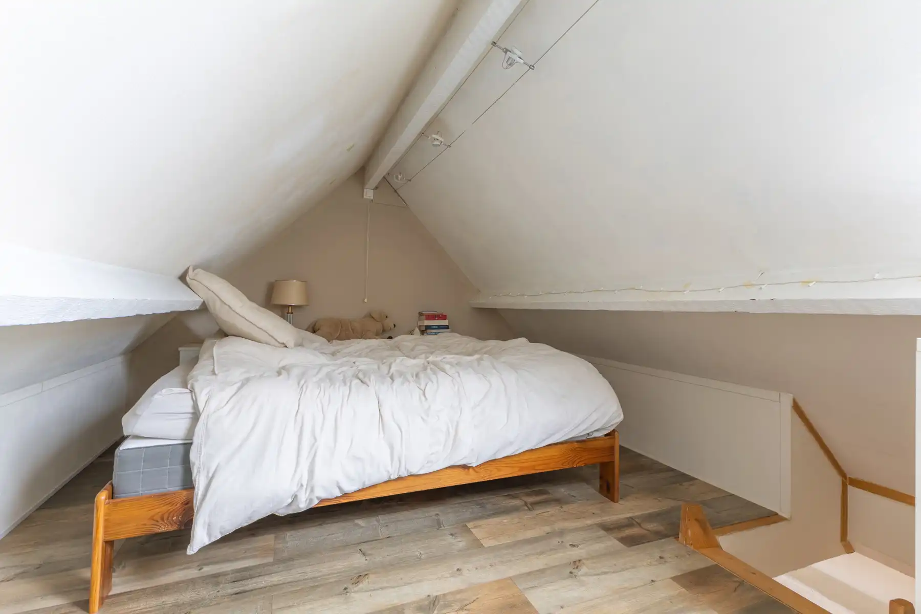 Goed gelegen woning met ruime loods foto 17