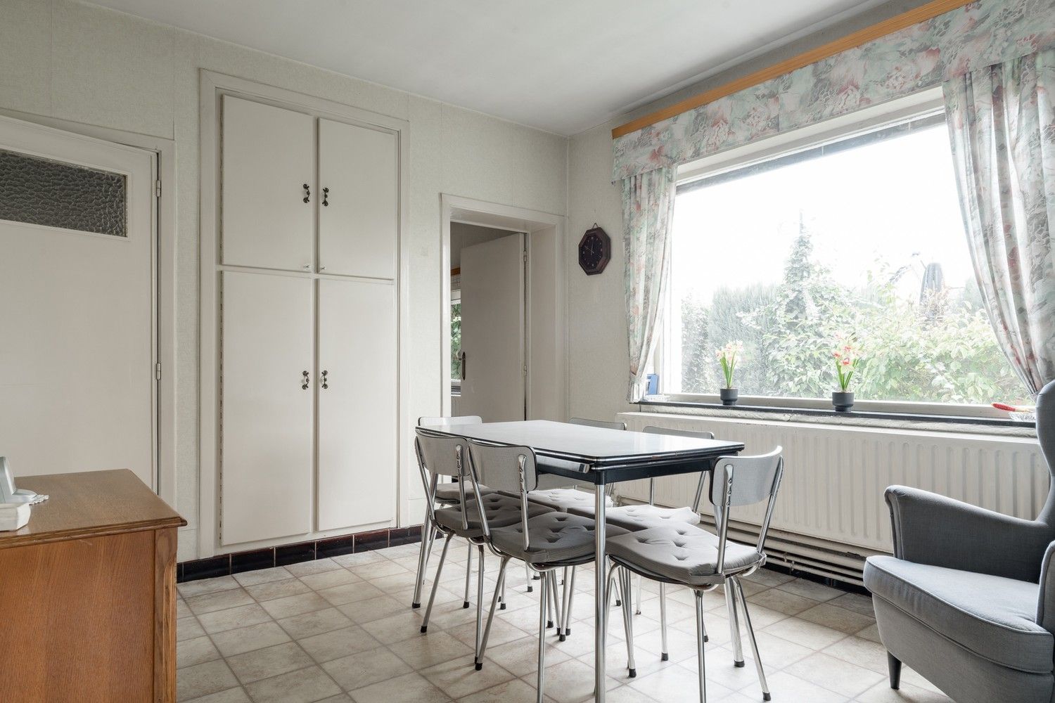 Karaktervolle woning met potentieel op toplocatie in het centrum van Hechtel foto 10