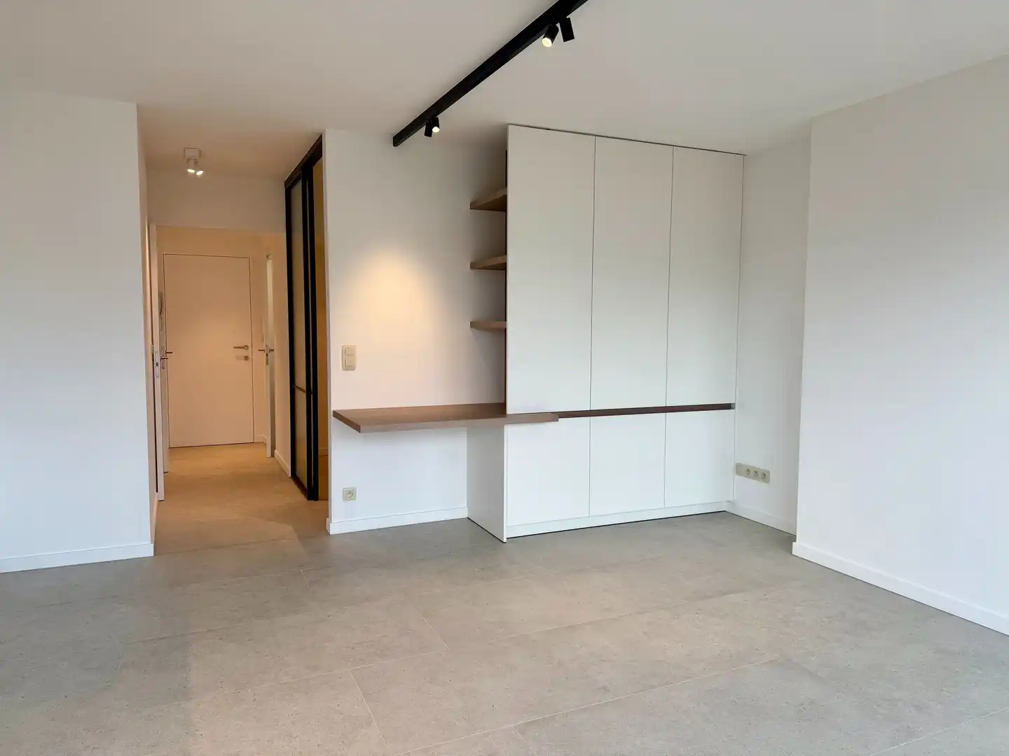 Gerenoveerde studio met slaaphoek te huur in Koksijde-Bad foto 2