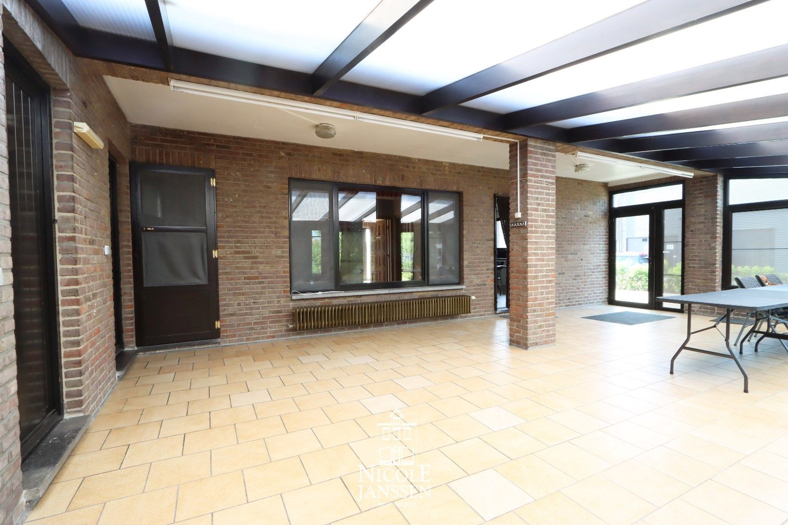 Ruime gezinswoning met studio foto 12