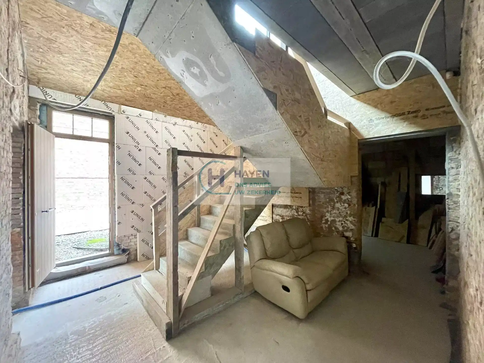 Zeer ruime woning in afwerkingsfase met veel potentieel op een groot perceel van 2.140m² foto 17