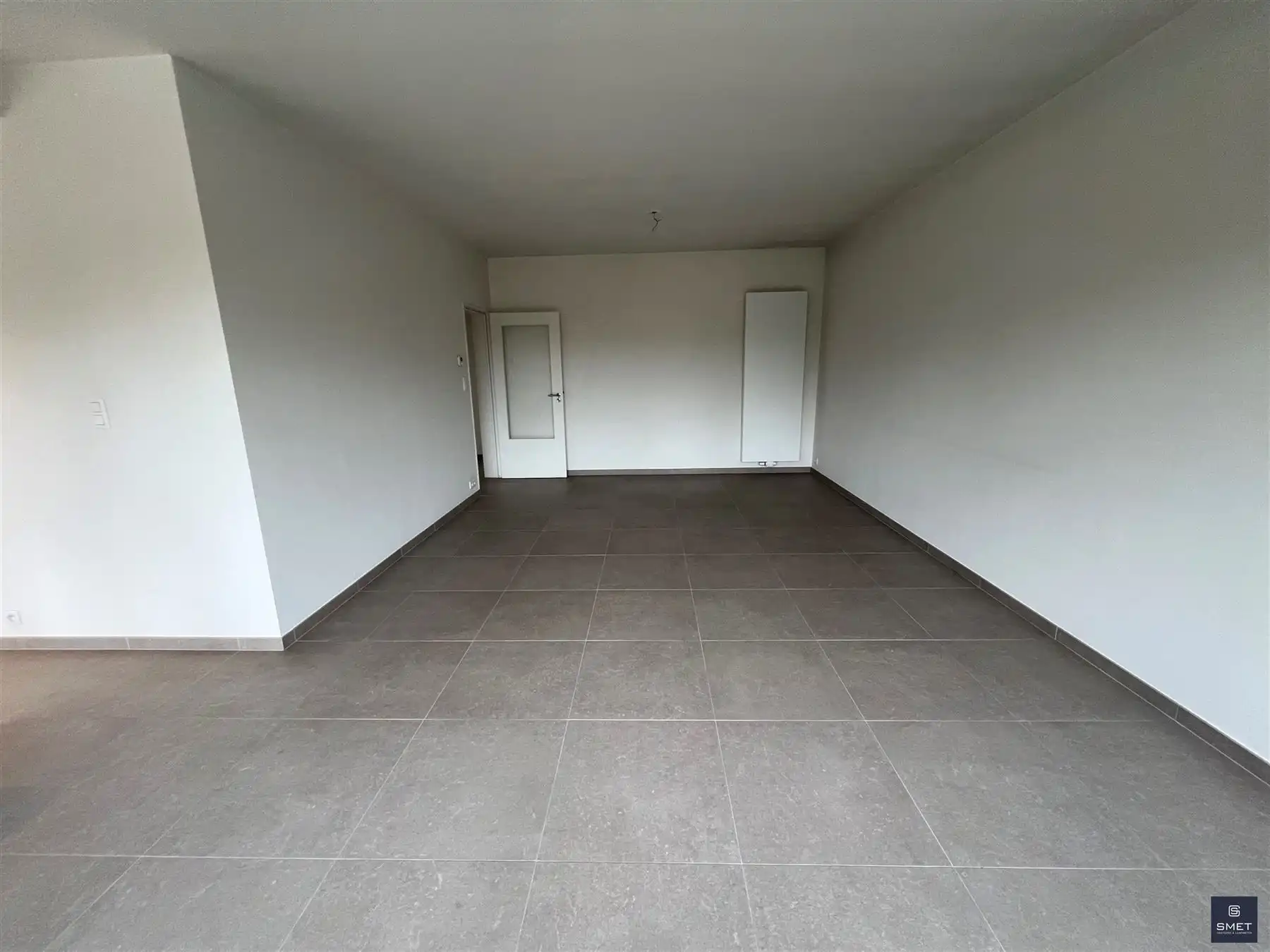 Gerenoveerd appt met 2 slpks, terras en garage foto 4