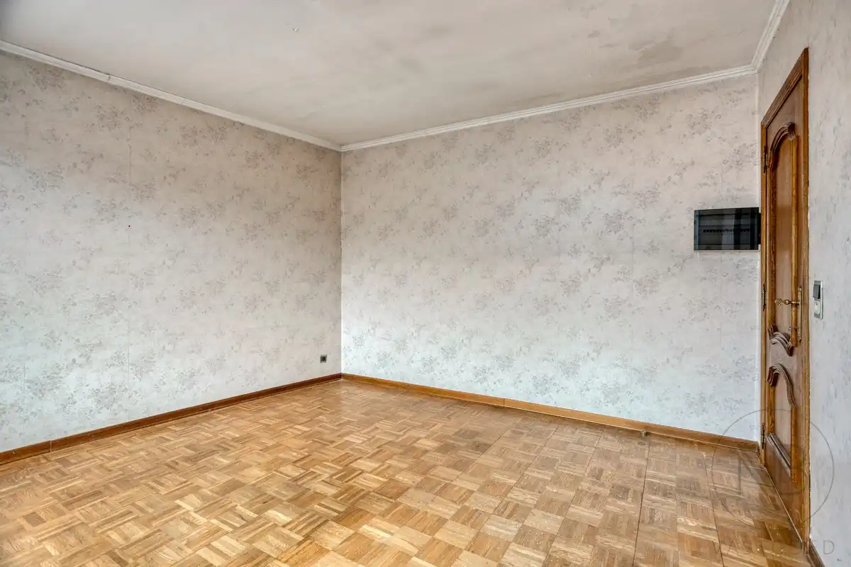 Te renoveren appartemtent met garage te koop! foto 19