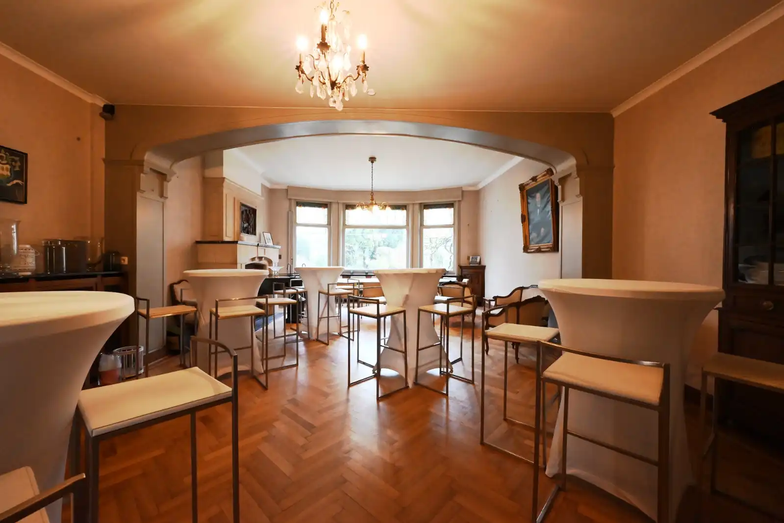 Herenhuis op de markt van Ardooie foto 6