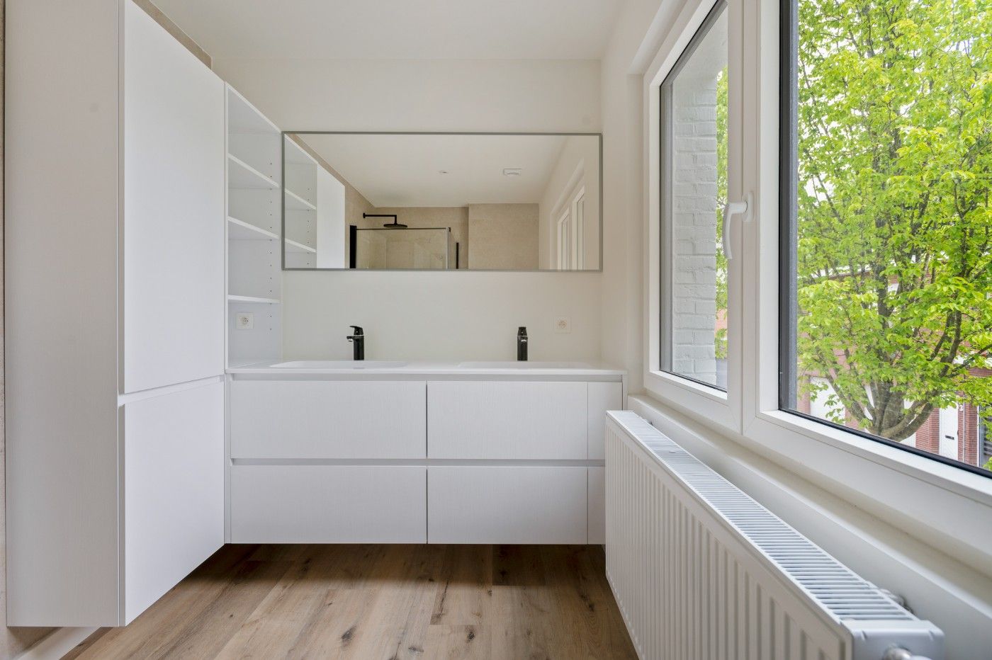 Volledig gerenoveerde, instapklare woning met 3 slpk., tuintje en garage foto 23