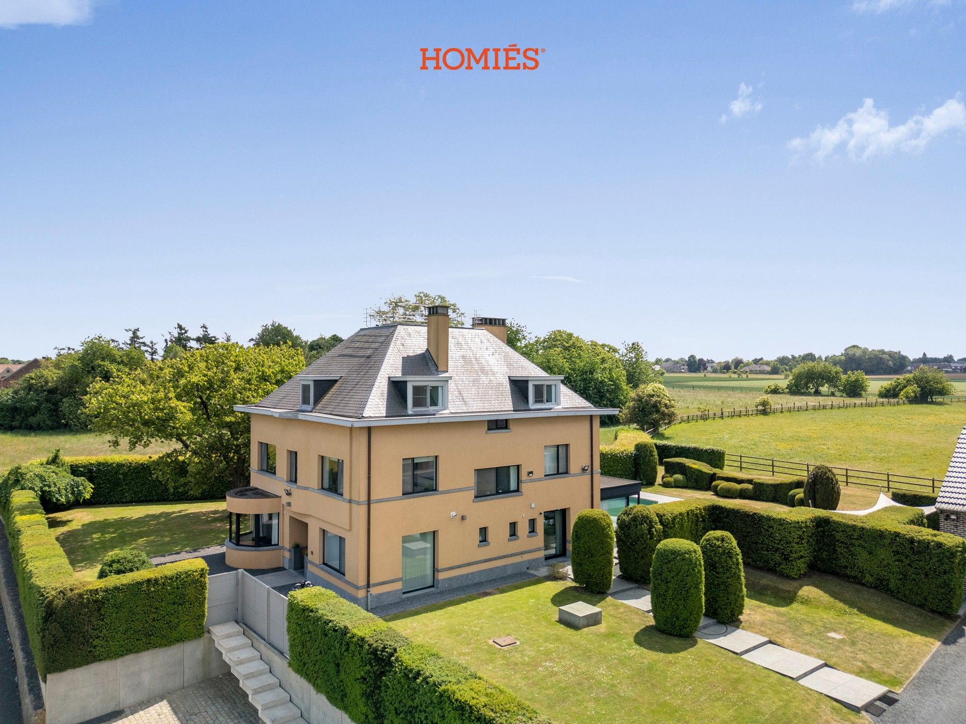 Prachtige villa & kantoorgebouw in groene omgeving foto 22