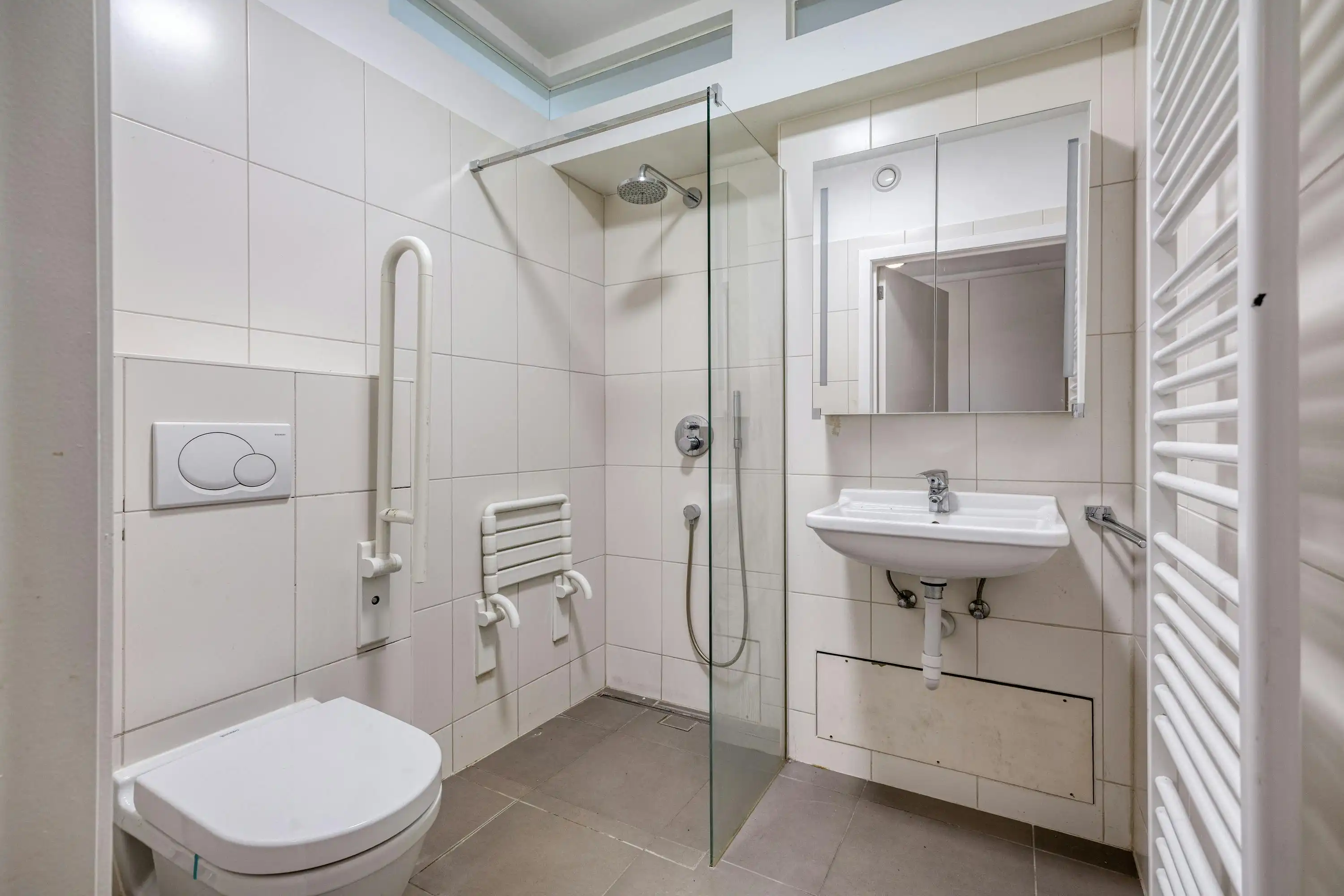 Assistentiewoning met terras en ondergrondse autostaanplaats foto 9