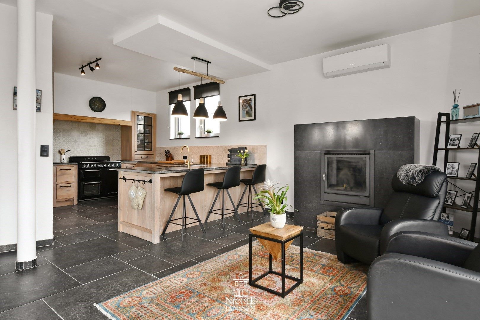 Woonst met studio en handelspand te koop foto 10