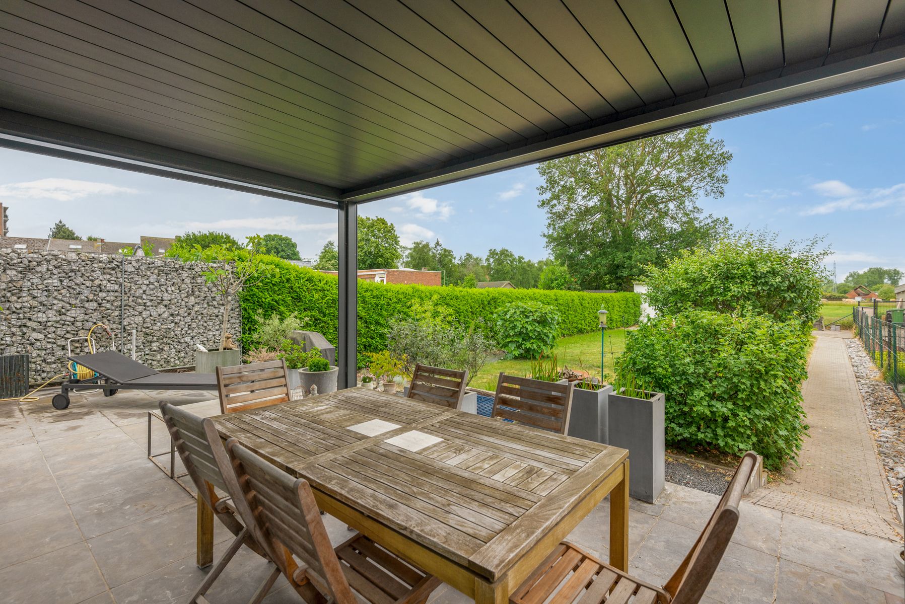 Recente HOB met open weids groen zicht in rustige buurt foto 5