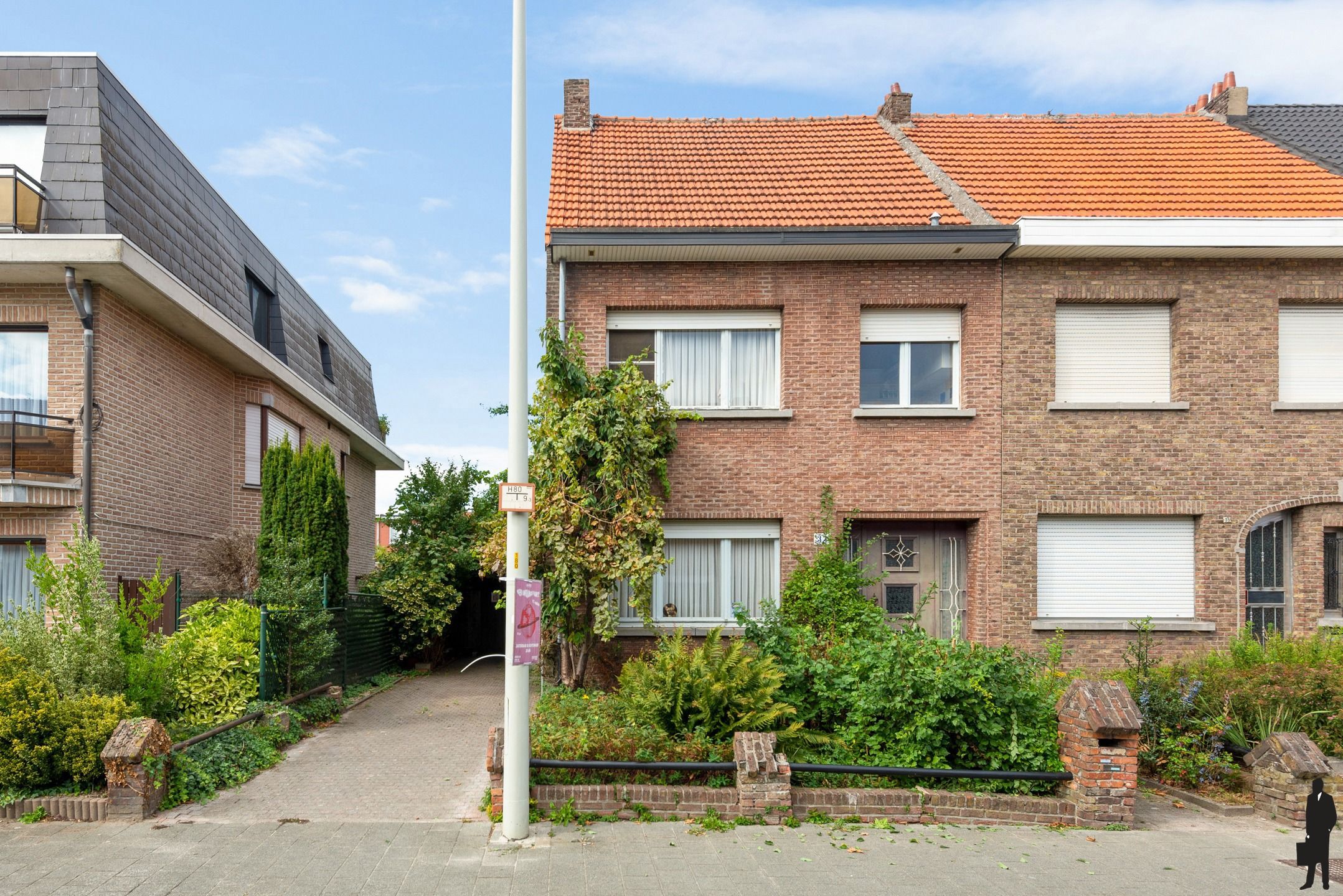 Hoofdfoto van de publicatie: Te renoveren woning met 3 slpks in het hartje van Aartselaar
