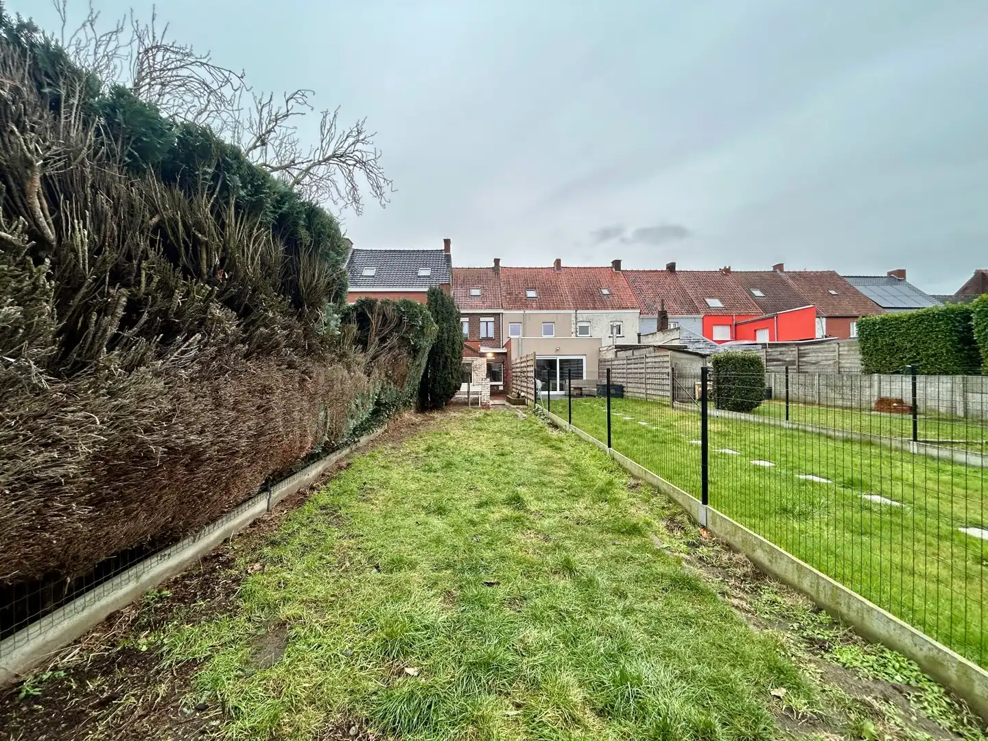 Karaktervolle rijwoning met tuin en garage te Izegem! foto 13