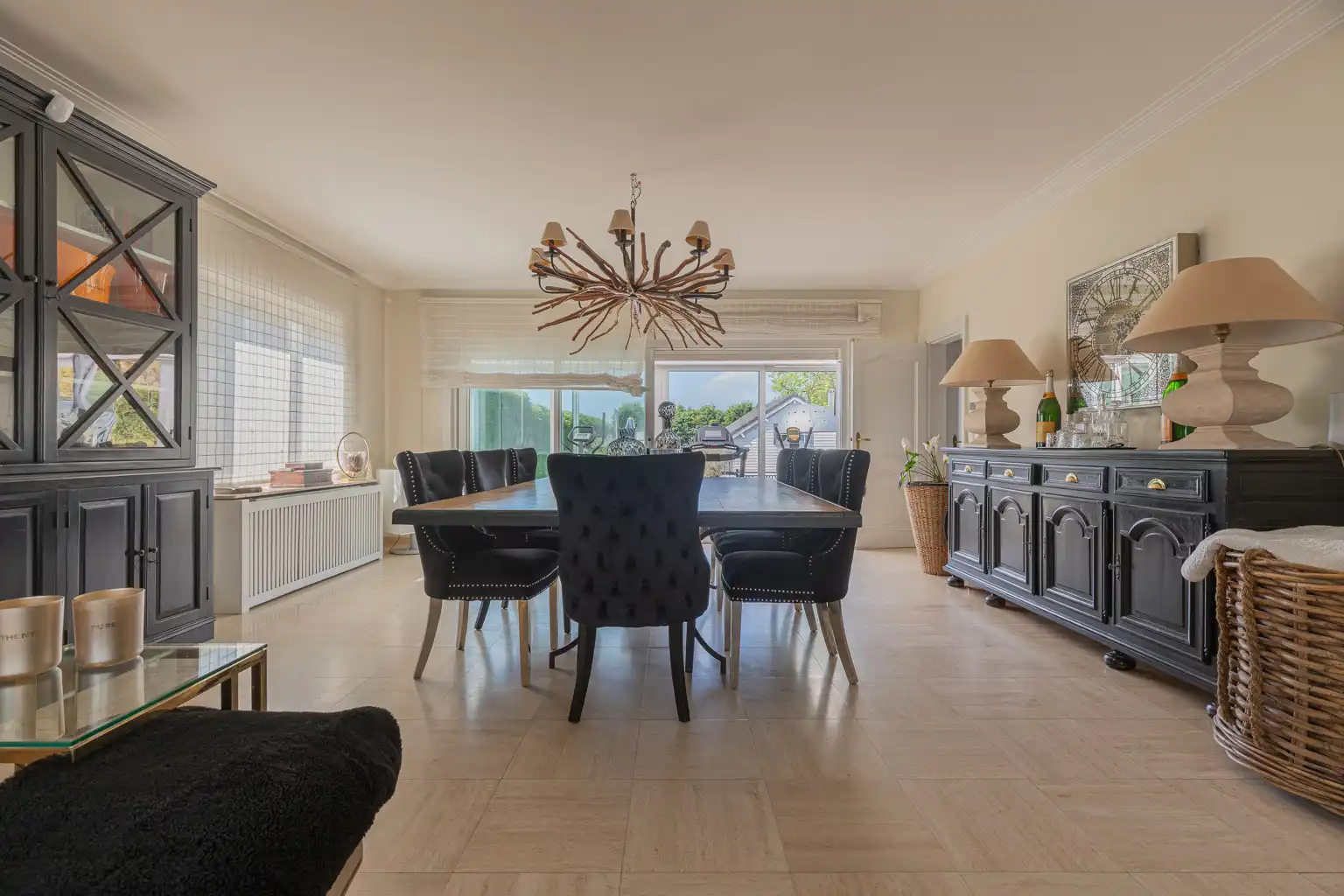 Knappe villa op 22a met bijgebouw foto 3