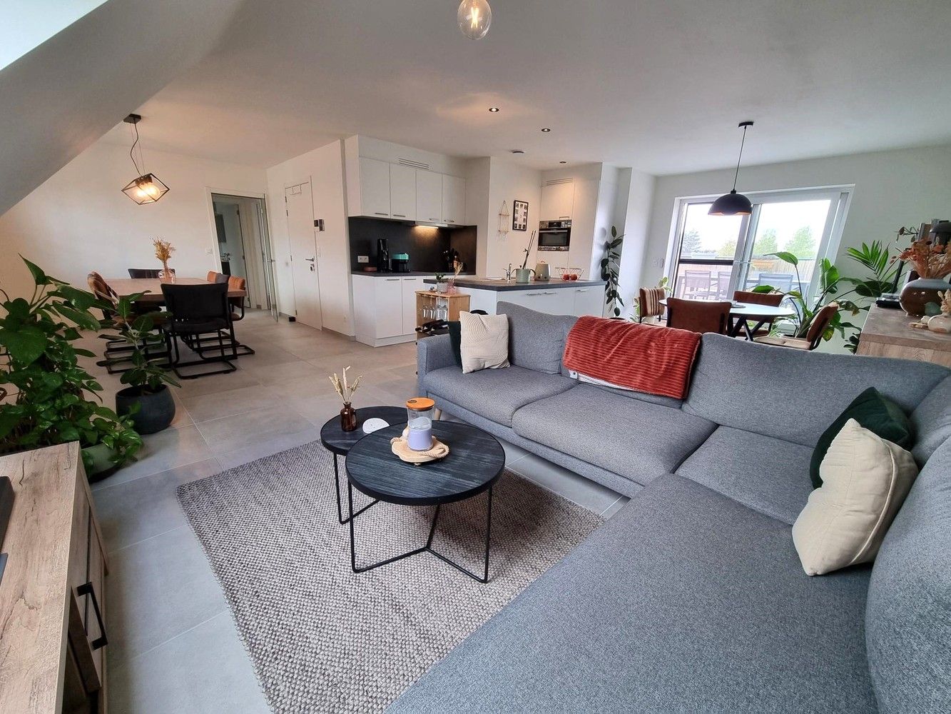 Ruim dakappartement van 95m² met zonnig, groot terras, kelderberging en parkeerplaats ondergronds. foto 4