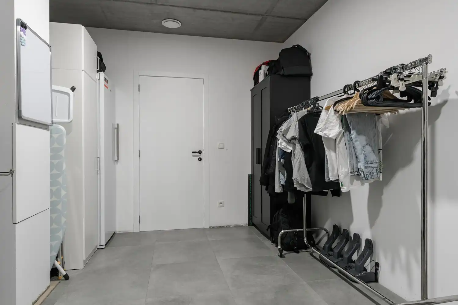 Moderne architecturale woning (2022) met 3 slaapkamers, bureau, kelder en ruime tuin te Pelt foto 14