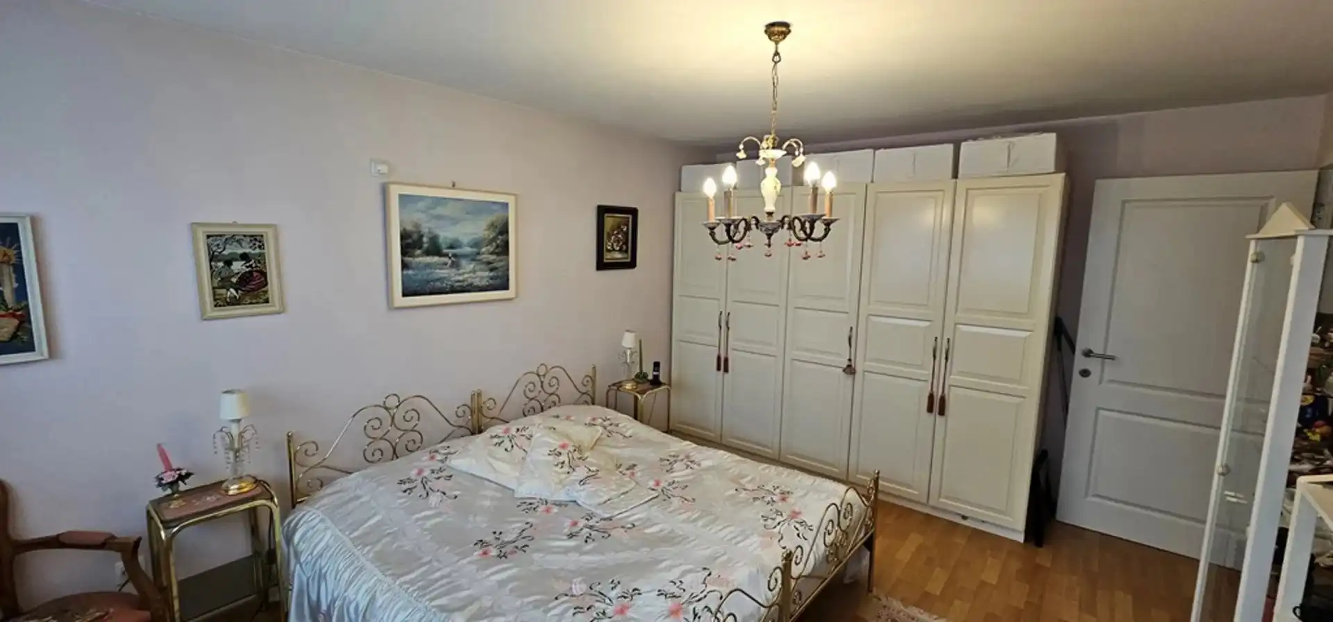 Ruime, recente, instapklare, energiezuinige half open bebouwing met degelijke en kwalitatieve afwerking en zonnepanelen, gelegen net buiten de grote ring van Hasselt. foto 19