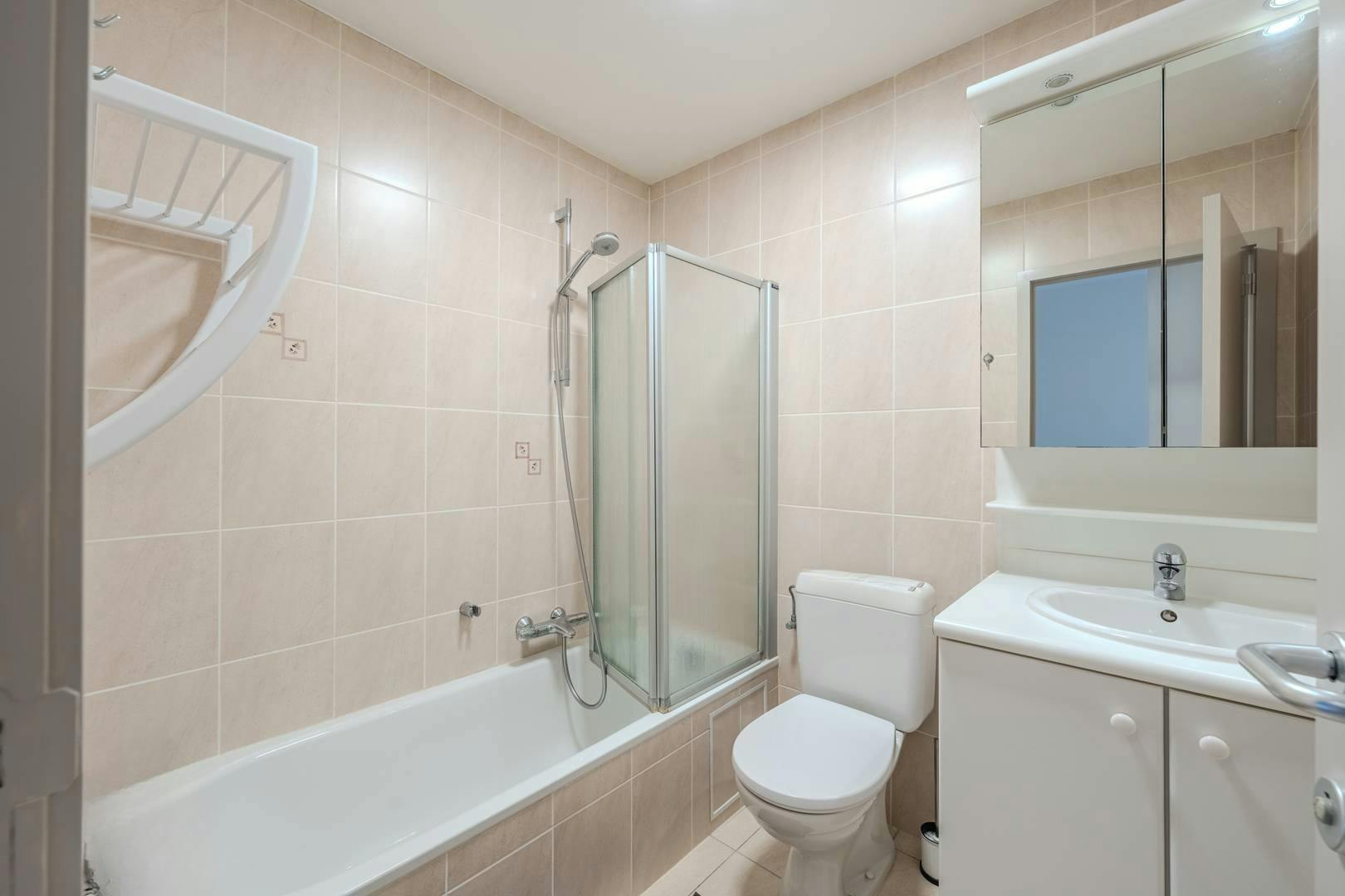 Lichtrijk duplex appartement met twee slaapkamers en groot terras! foto 13