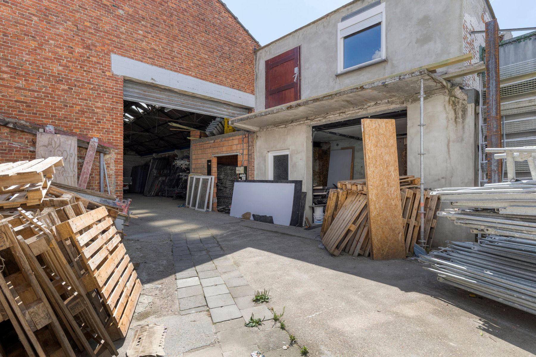 IN OPTIE - Woning met ruim magazijn en bureelruimte. foto 14