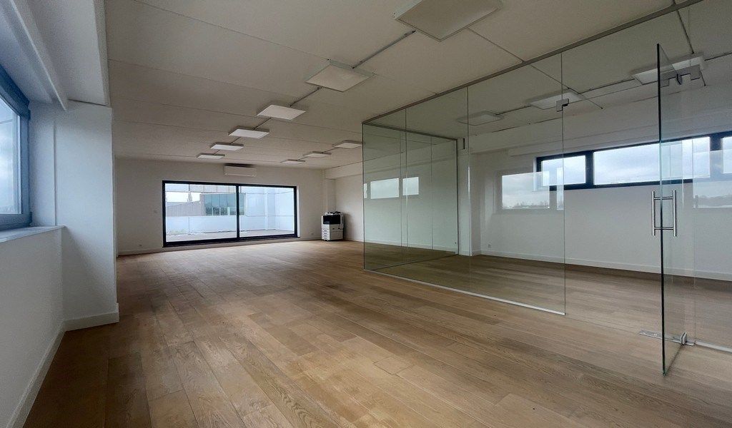 Recent kantoor met groot terras te huur in Kruibeke foto 5