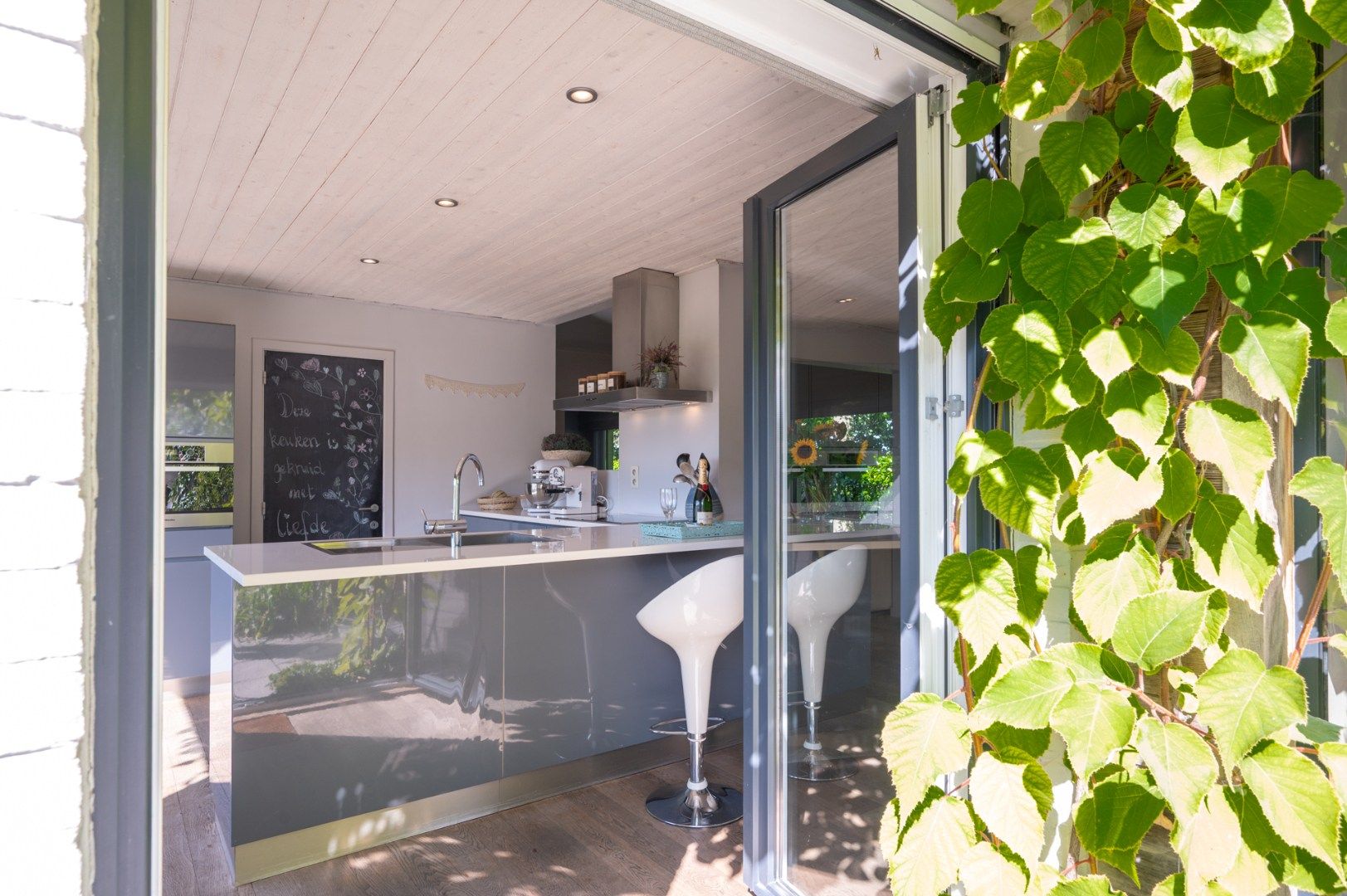 charmante vrijstaande woning in een oase van groen foto 10