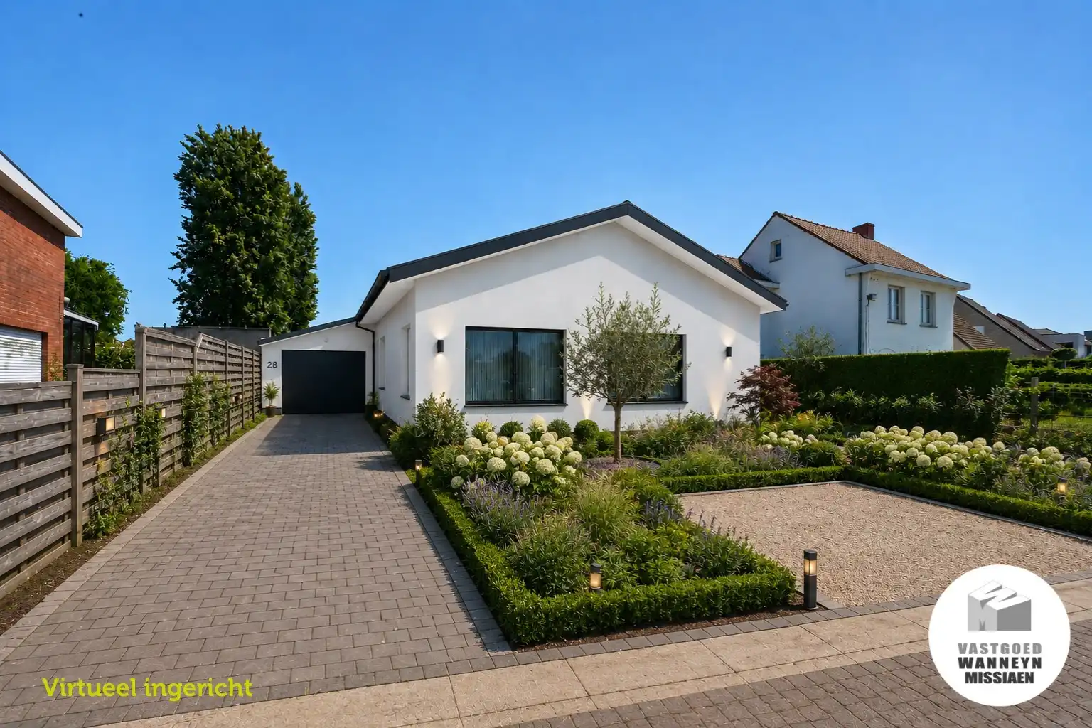 Ruime gelijkvloerse woning met 3 slaapkamers, garage en zonnige tuin op 781m2 foto 2
