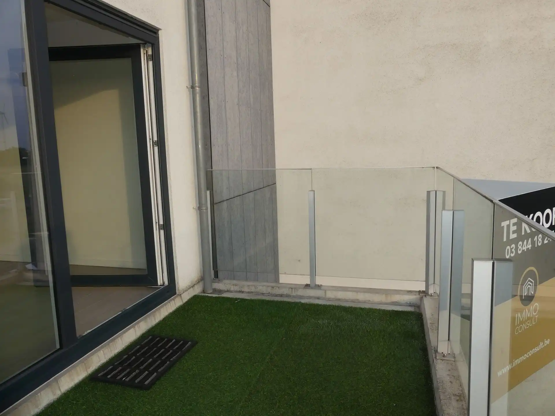 Recent instapklaar appartement met 2 slaapkamers! foto 11