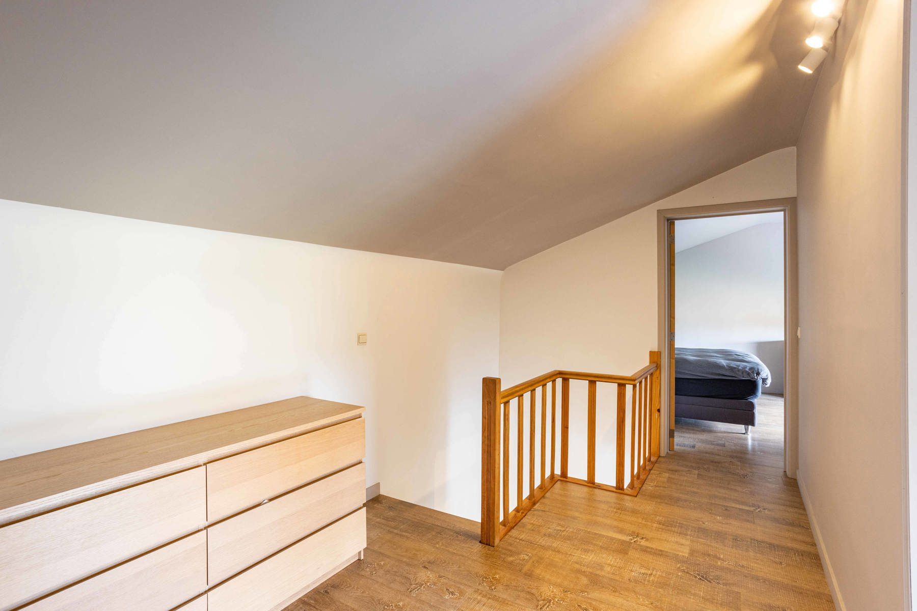 Ruime en lichtrijke woning in een rustige doodlopende straat foto 13