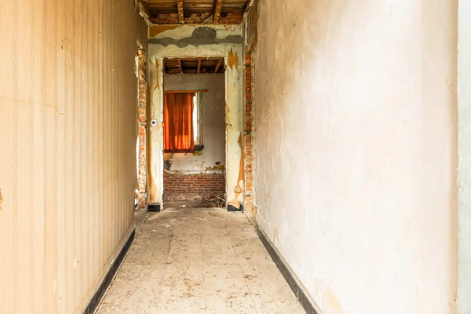 Unieke bouwgrond met vergunde renovatie of nieuwbouwmogelijkheid foto 9
