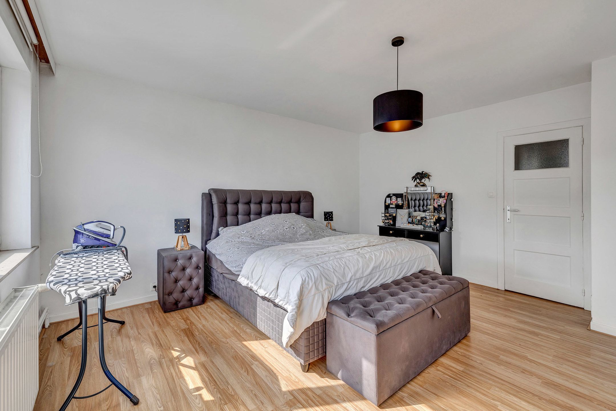 Volledig gerenoveerde bel-etage met ruime garage en terras foto 11