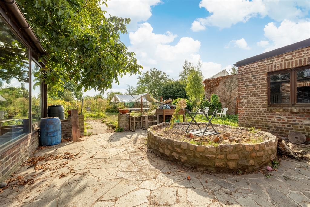 Ruime op te frissen woning met groene tuin! foto 22