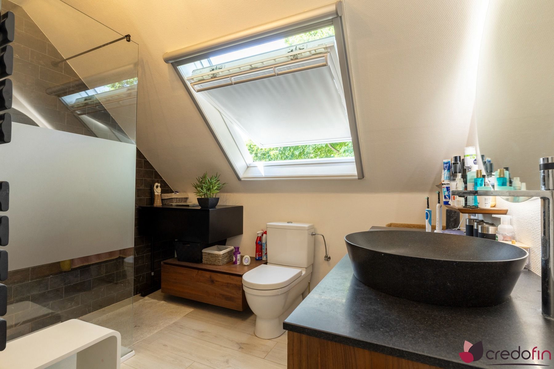 Goed gelegen gezinswoning met 3 slaapkamers en ruime garage foto 8