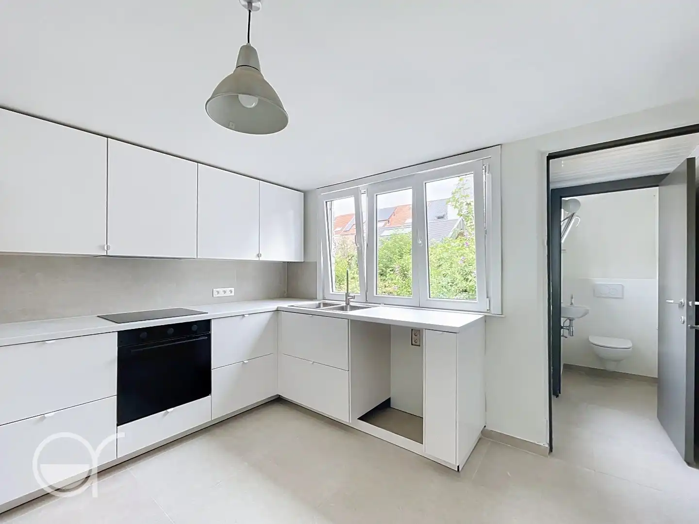 Opgefriste rijwoning met 2 slaapkamers en tuin foto 3