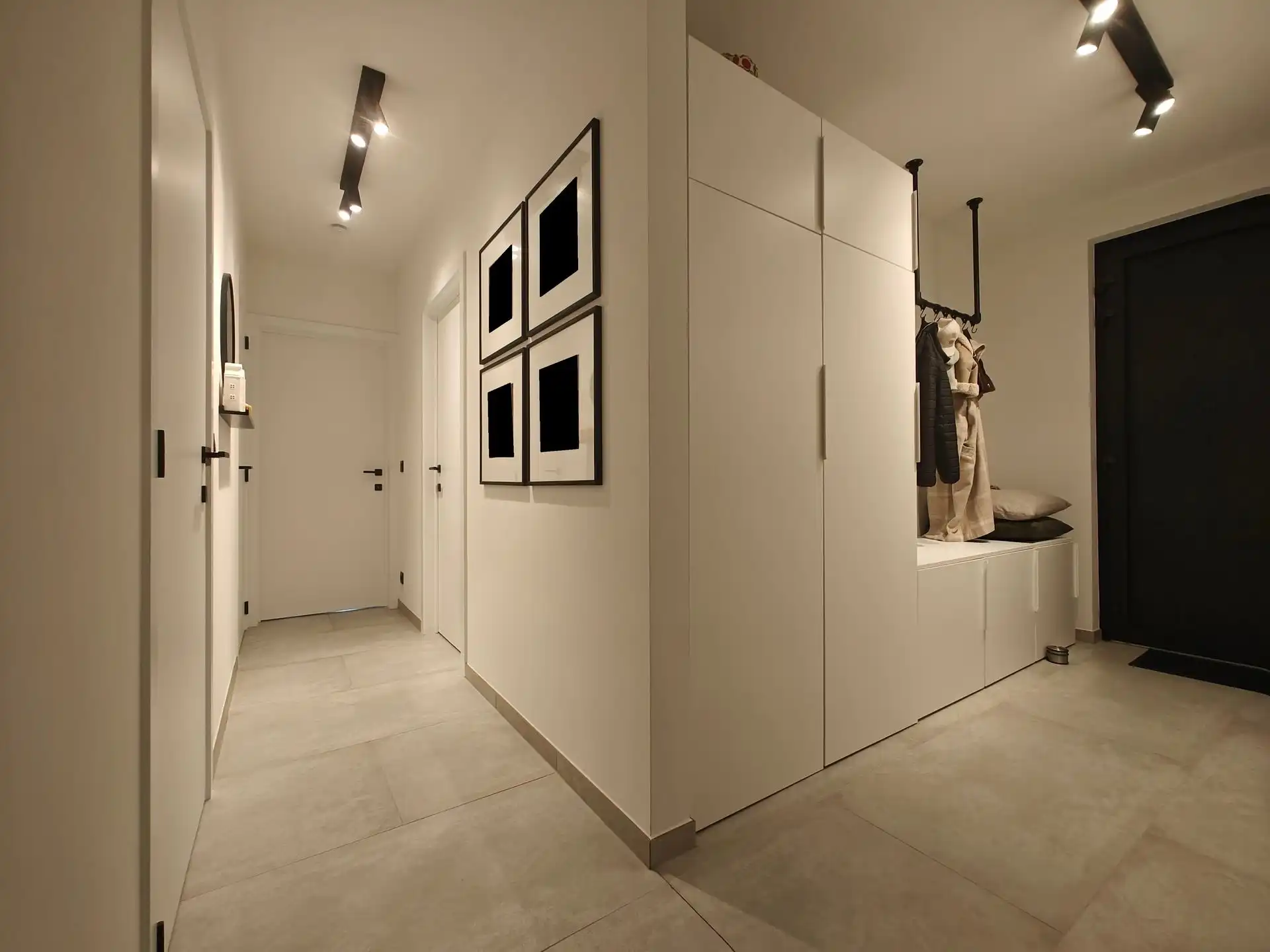 Ruim, instapklaar appartement met 2 slaapkamer, ruime autostaanplaats en berging in de kelder  foto 2