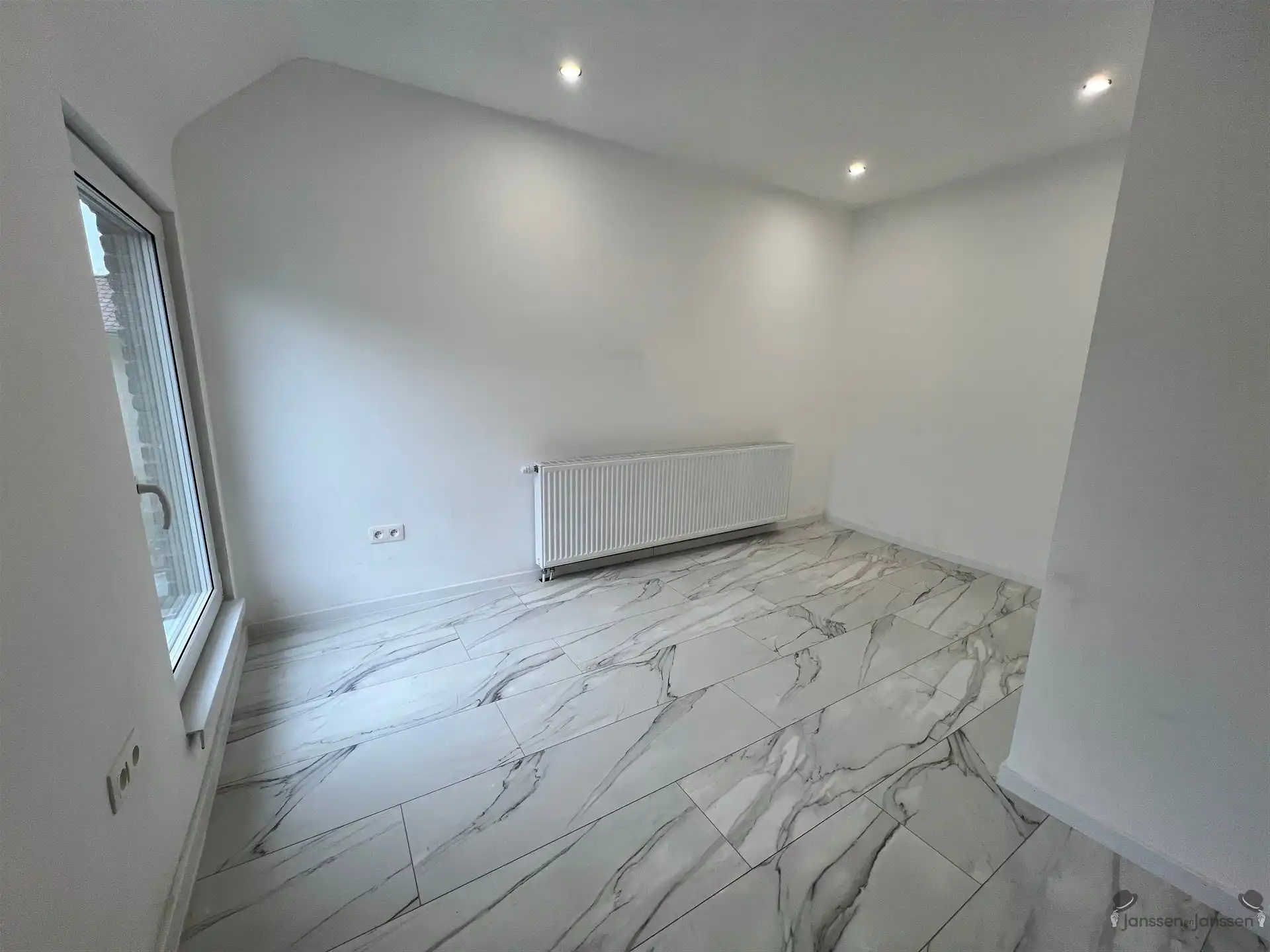 Gerenoveerde rijwoning met 2 slaapkamers foto 10